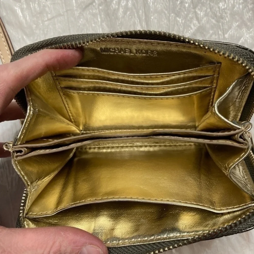 Michael kors silver logo wristlet wallet